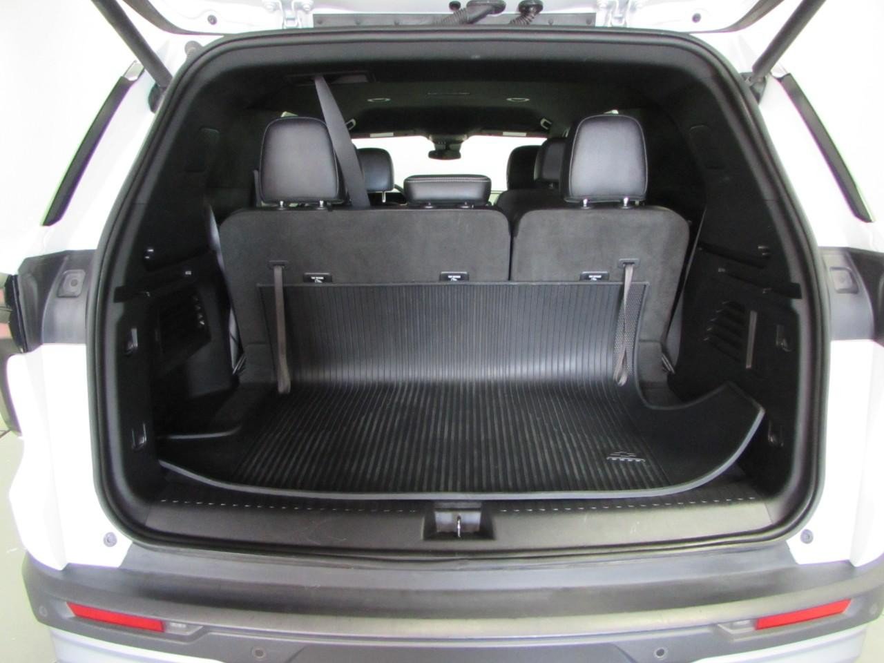 Used 2025 Chevrolet Traverse LT AWD/4WD image 11