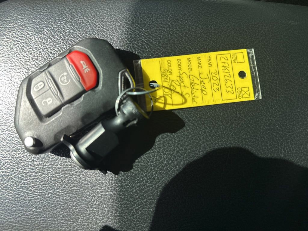 Used 2023 Jeep Gladiator Sport AWD/4WD image 12