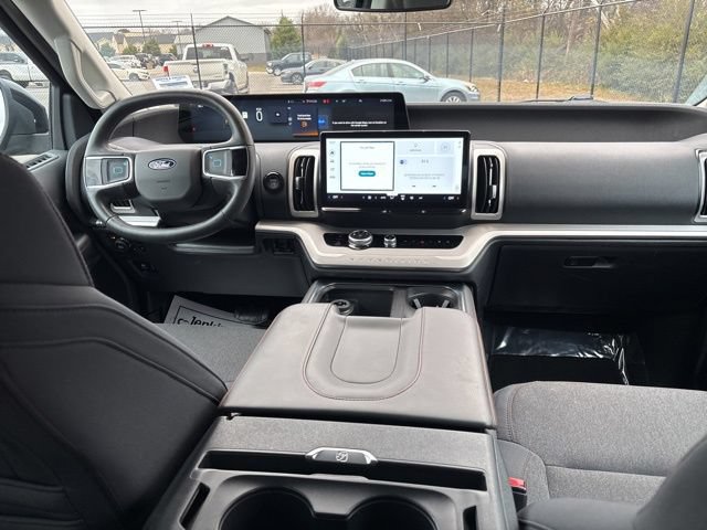 Certified 2025 Ford Expedition Active AWD/4WD image 11