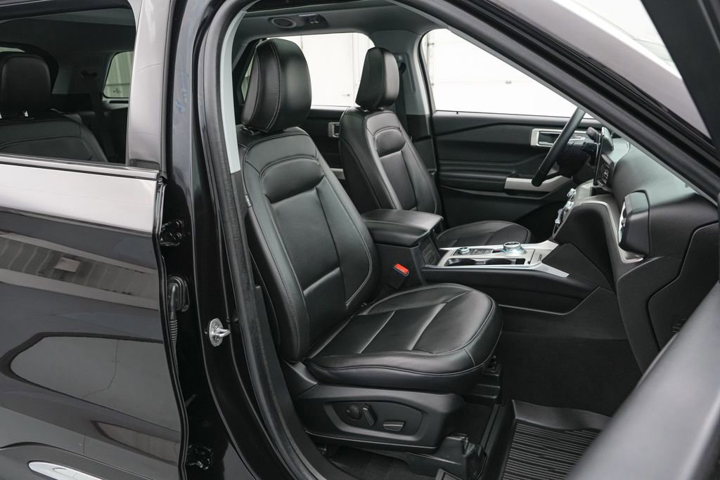 Certified 2024 Ford Explorer XLT w/ Equipment Group 202A AWD/4WD image 24