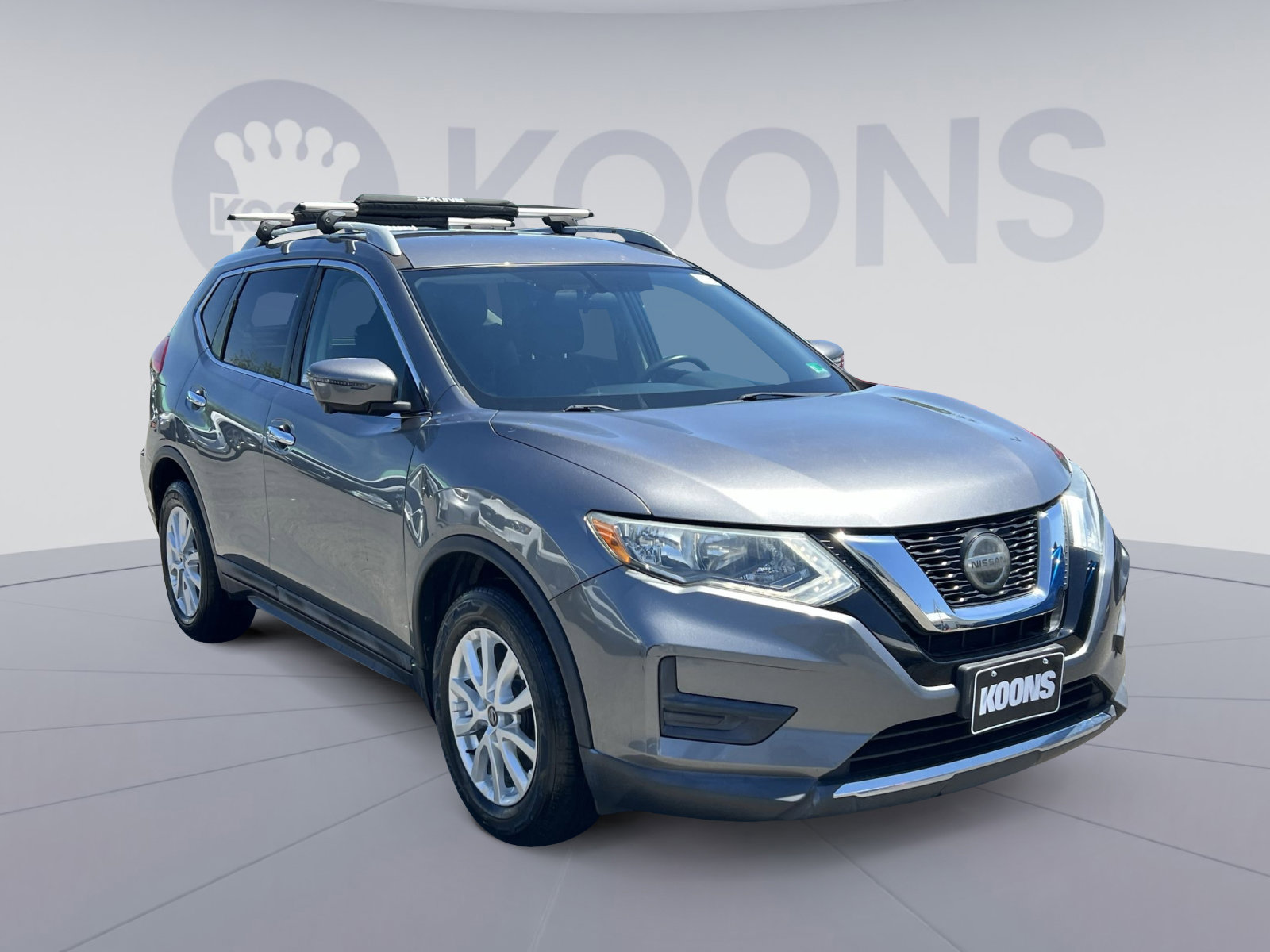 Used 2018 Nissan Rogue SV w/ Premium Package FWD image 2