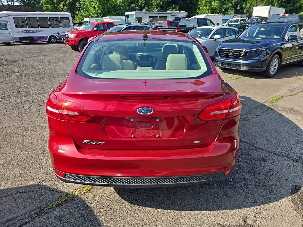 Certified 2017 Ford Focus SE FWD image 5