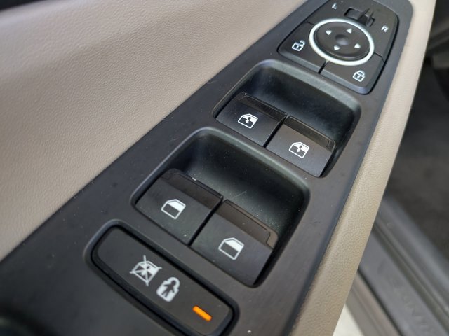 Used 2019 Hyundai Santa Fe SEL image 20