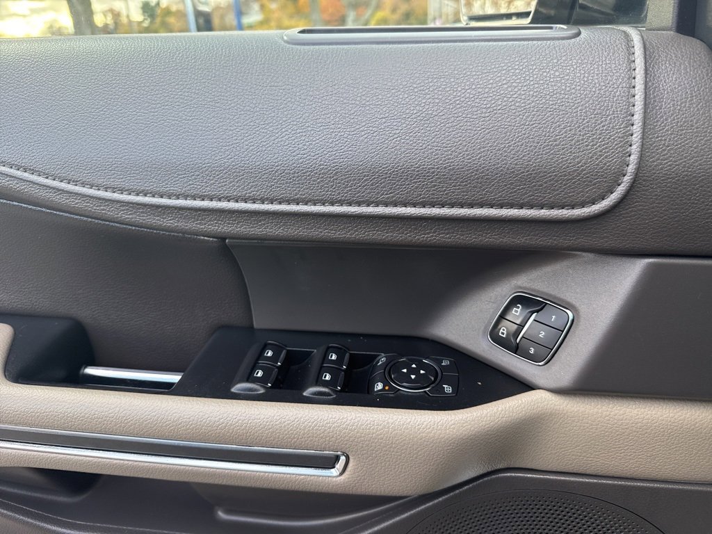 Certified 2019 Ford Expedition XLT w/ Equipment Group 202A image 19