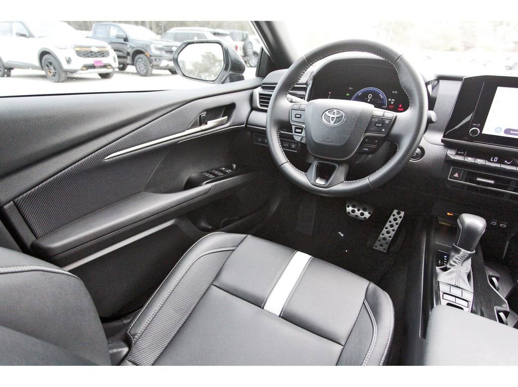 Used 2025 Toyota Camry SE w/ Convenience Package image 11