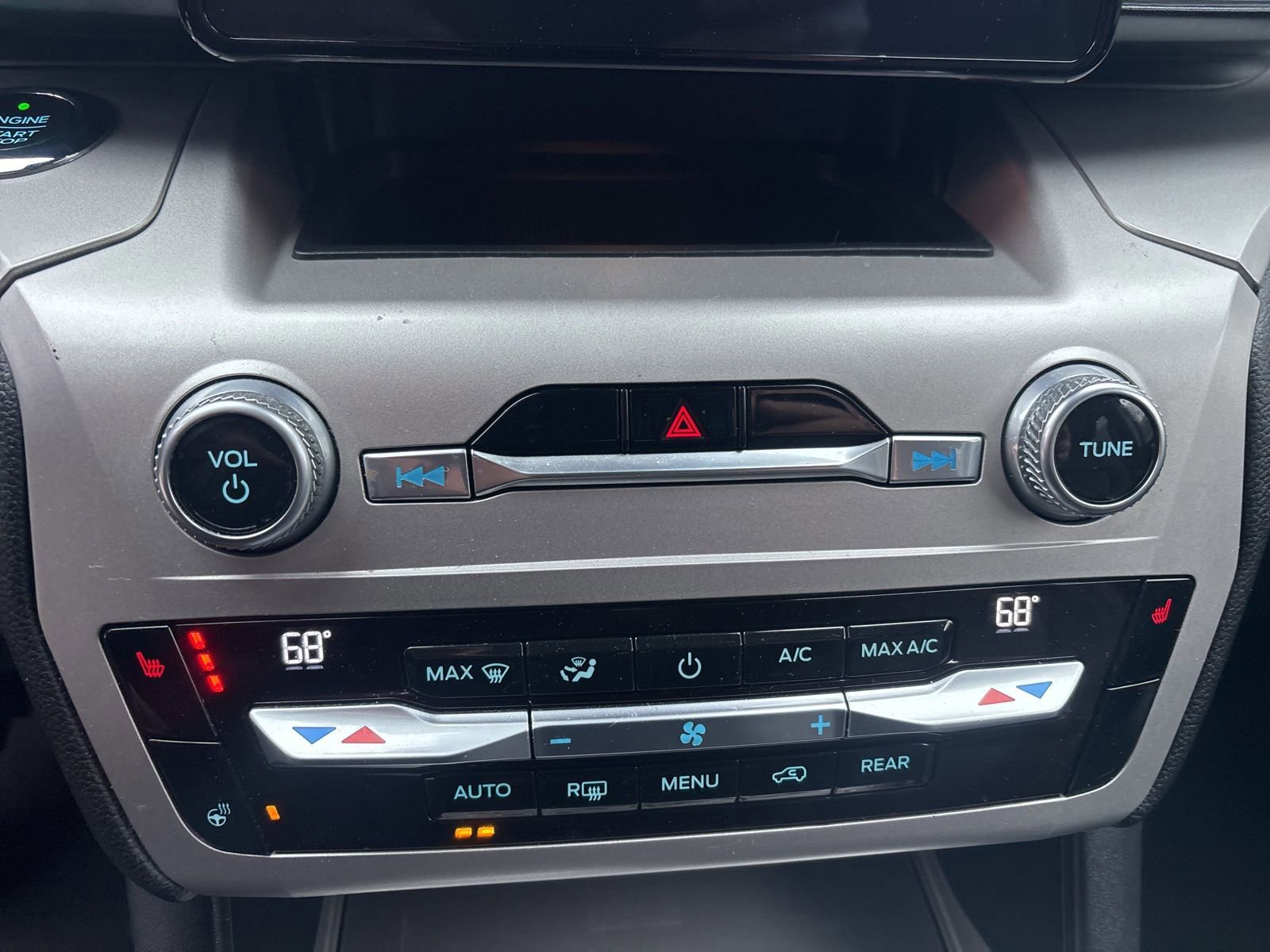 Certified 2021 Ford Explorer XLT w/ Equipment Group 202A image 25