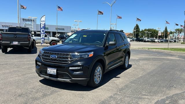 Certified 2023 Ford Explorer XLT w/ Equipment Group 202A AWD/4WD image 8