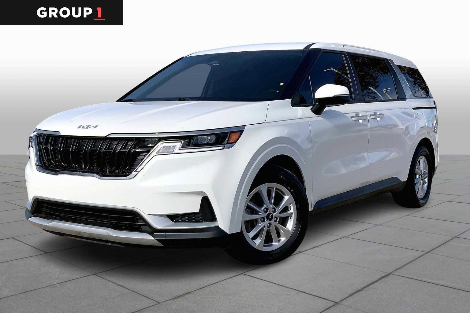 Used 2023 Kia Carnival LX image 1