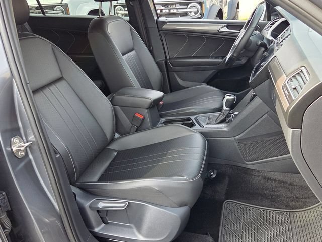 Used 2024 Volkswagen Tiguan SE R-Line FWD image 16