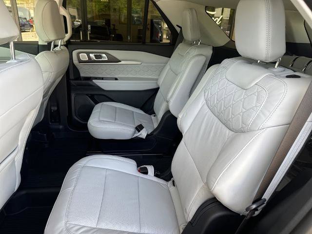 Certified 2025 Ford Explorer Platinum w/ Ultimate Package AWD/4WD image 18