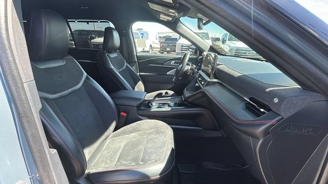 Certified 2025 Ford Explorer ST RWD image 11