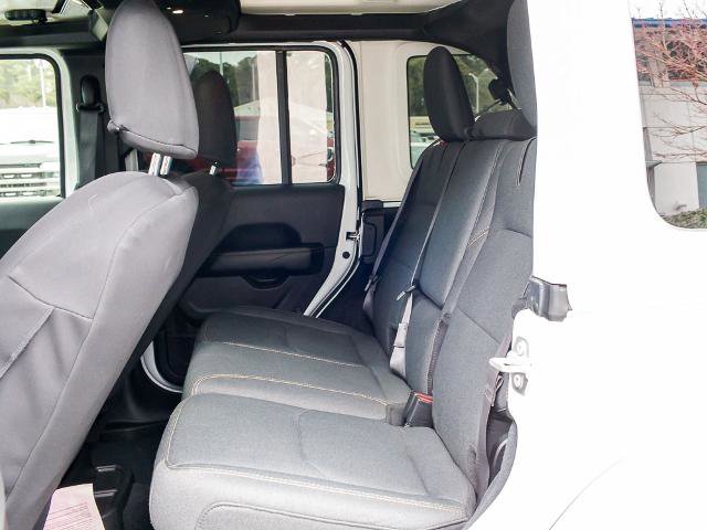 Used 2024 Jeep Wrangler Unlimited Sahara AWD/4WD image 17