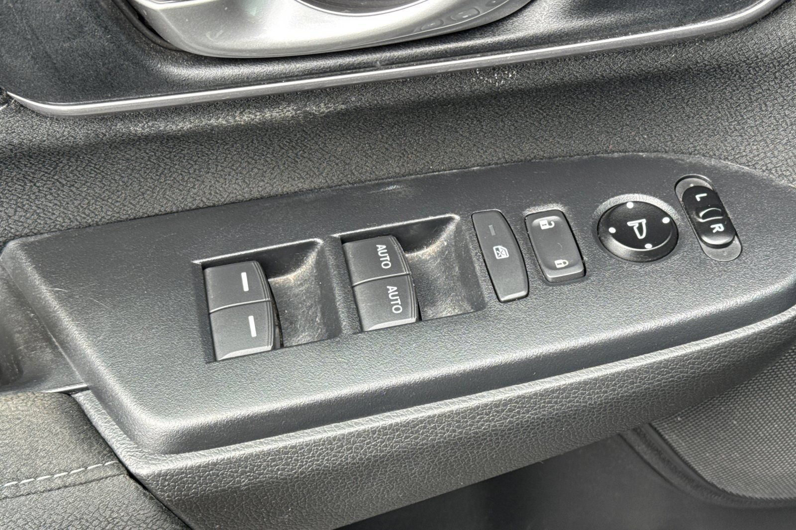 Used 2018 Honda CR-V EX image 10