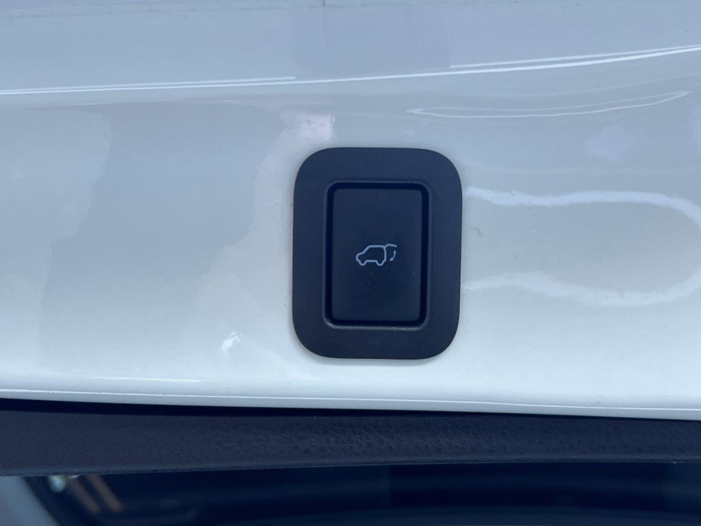 Used 2019 Toyota Highlander XLE image 18