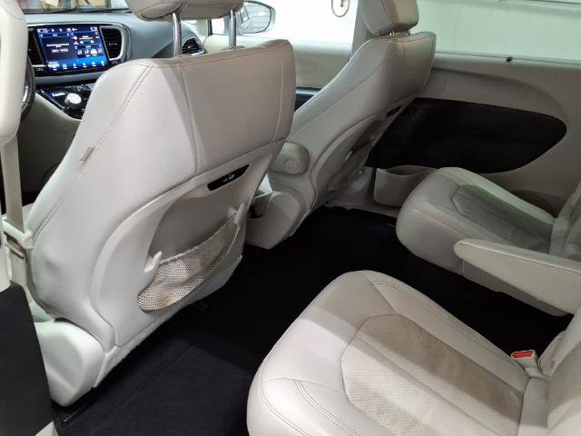 Used 2021 Chrysler Pacifica Touring-L FWD image 13