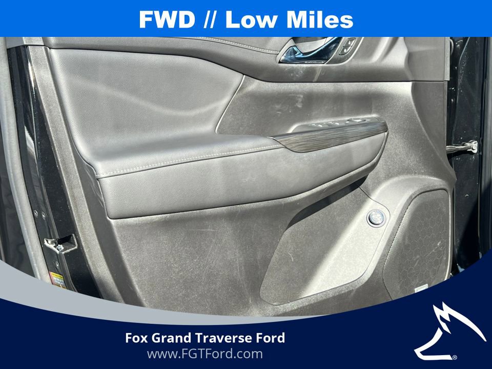 Used 2023 GMC Acadia SLT image 15