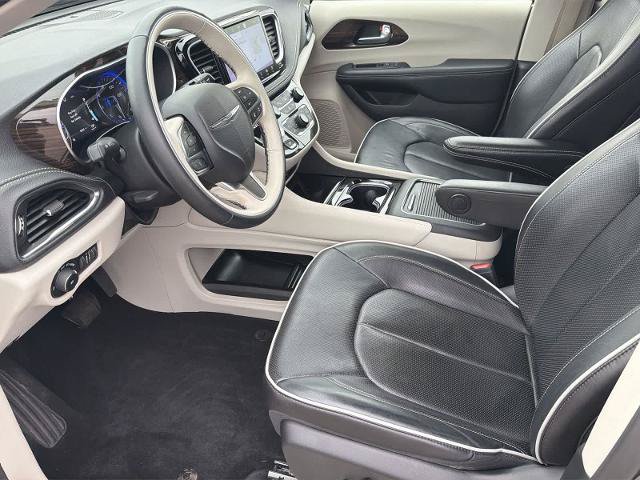 Used 2021 Chrysler Pacifica Limited w/ Uconnect Theater Family Group AWD/4WD image 10
