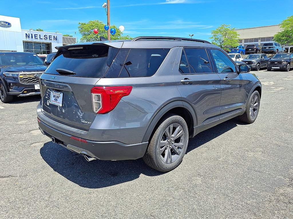 Certified 2023 Ford Explorer XLT w/ Equipment Group 202A AWD/4WD image 31