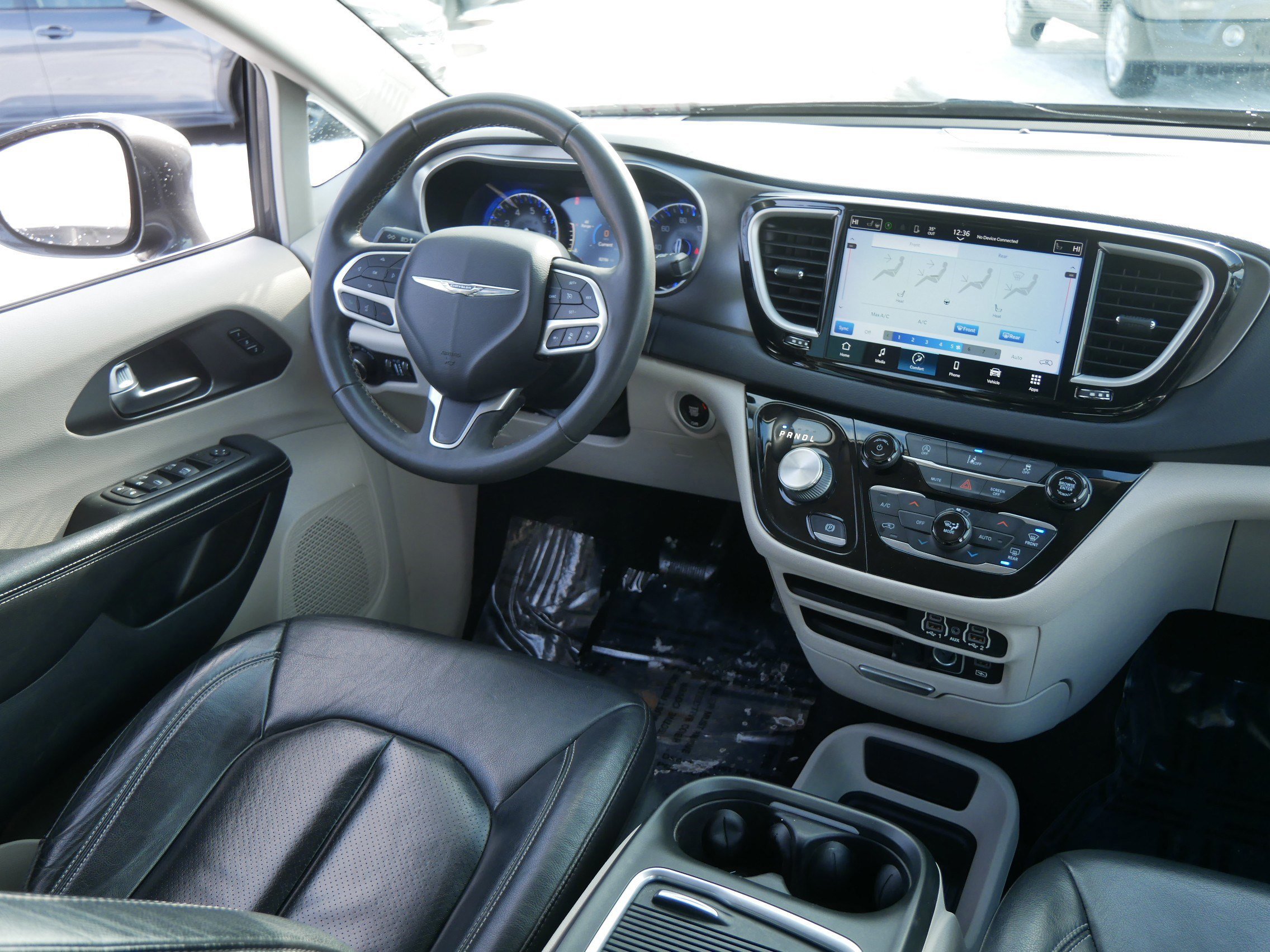 Used 2022 Chrysler Pacifica Touring-L image 9