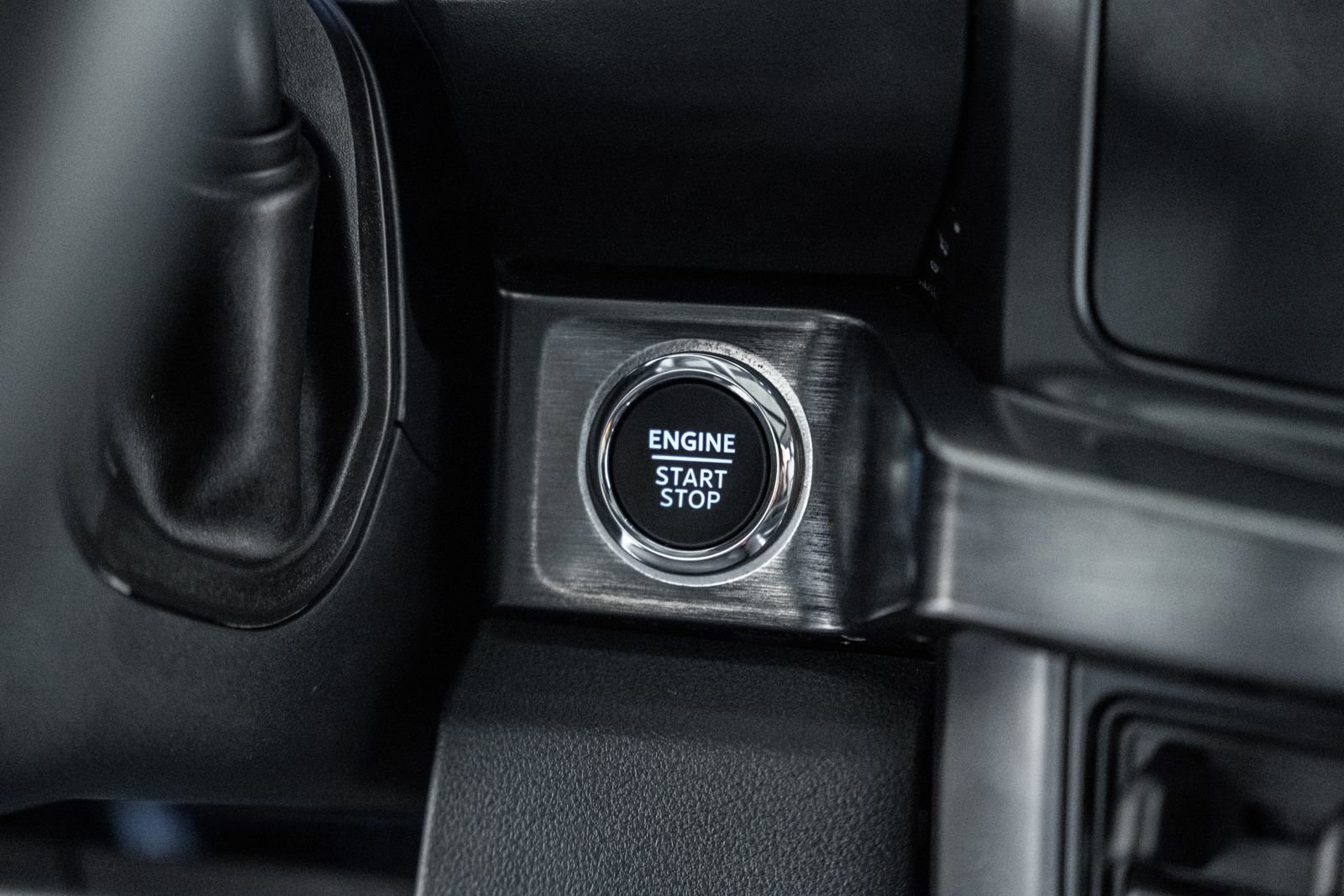 Certified 2025 Ford F250 Lariat w/ Black Appearance Package image 32