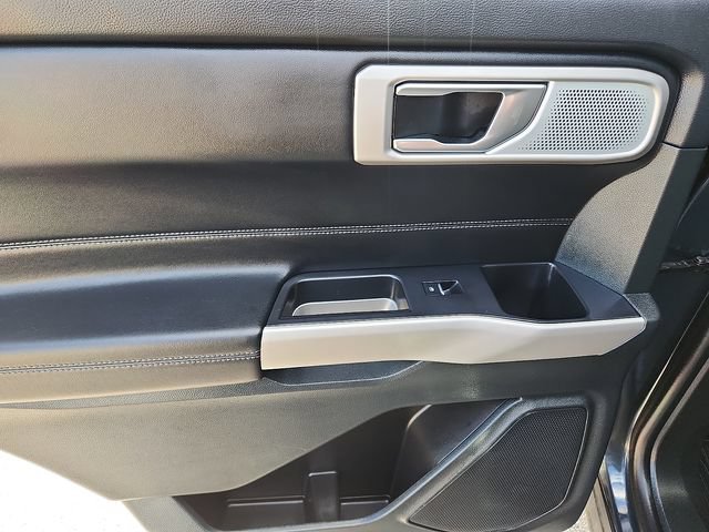 Certified 2024 Ford Explorer Limited w/ Limited Technology Package AWD/4WD image 17