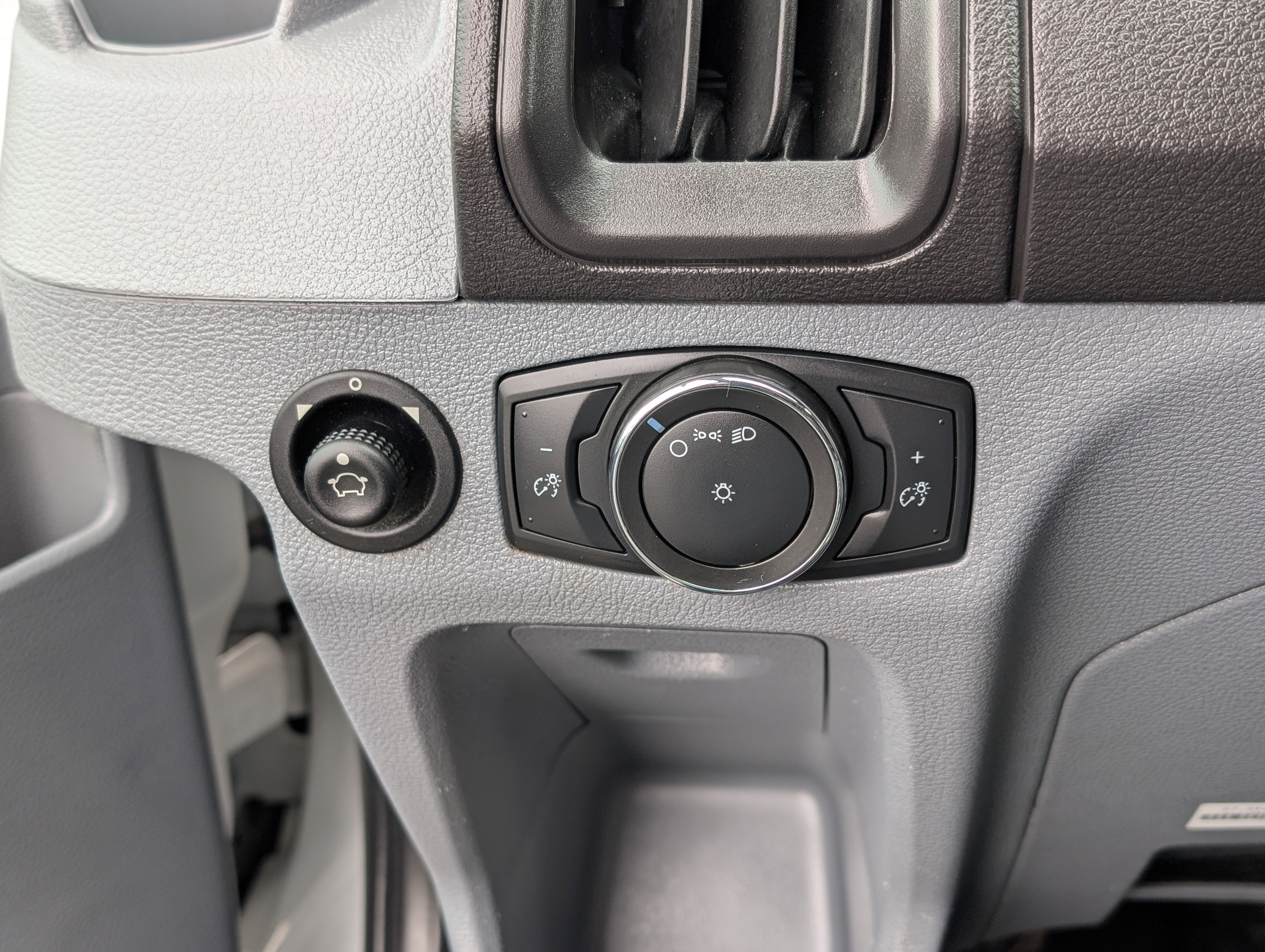 Certified 2019 Ford Transit 250 148 Low Roof image 21