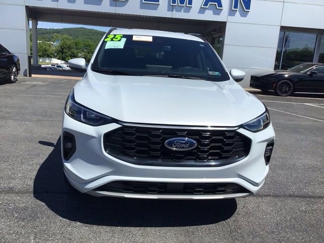 Certified 2025 Ford Escape ST-Line Elite w/ Class II Trailer Tow Package AWD/4WD image 3