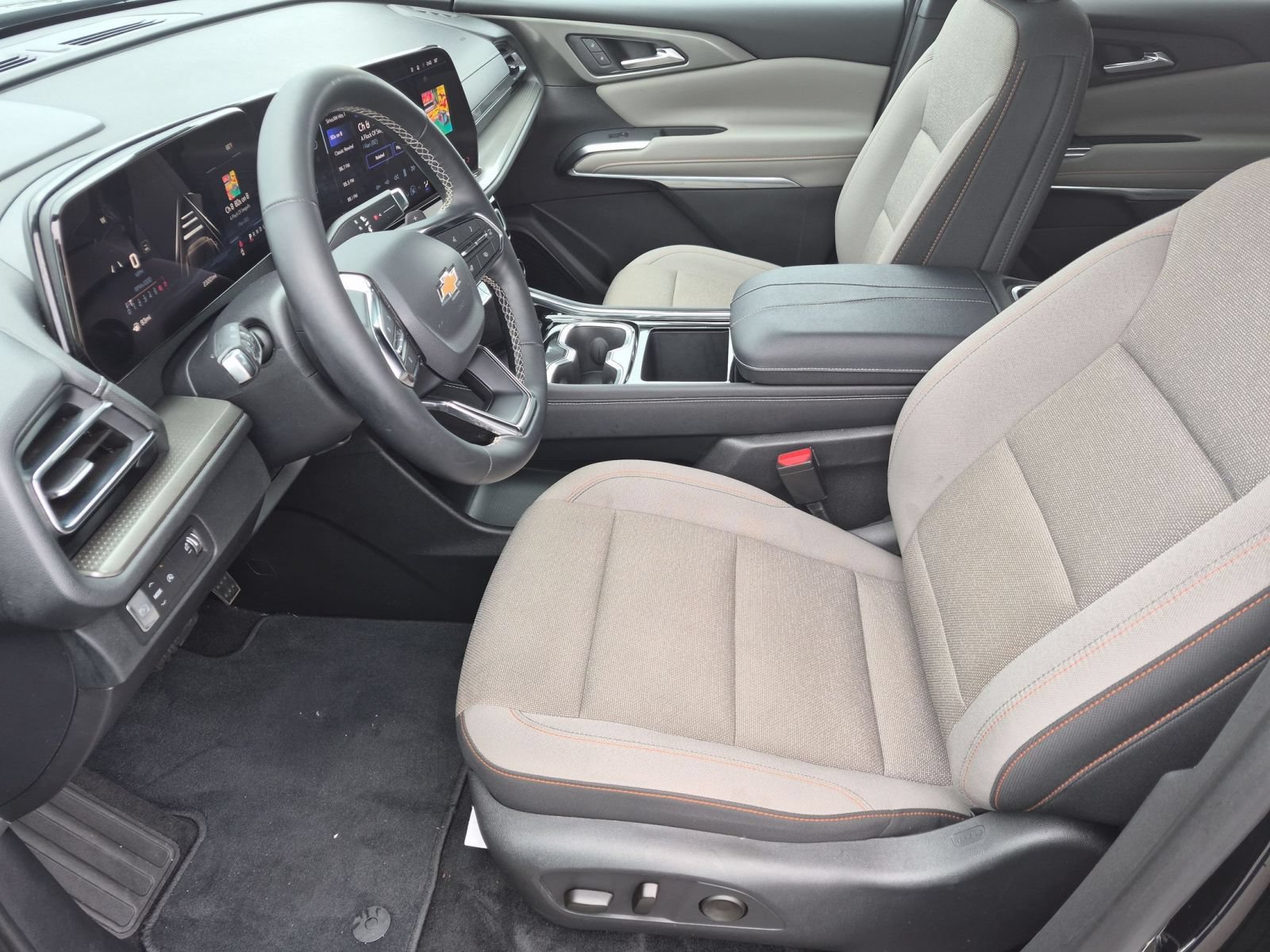 Used 2026 Chevrolet Traverse LT w/ Driver Confidence Package FWD image 12