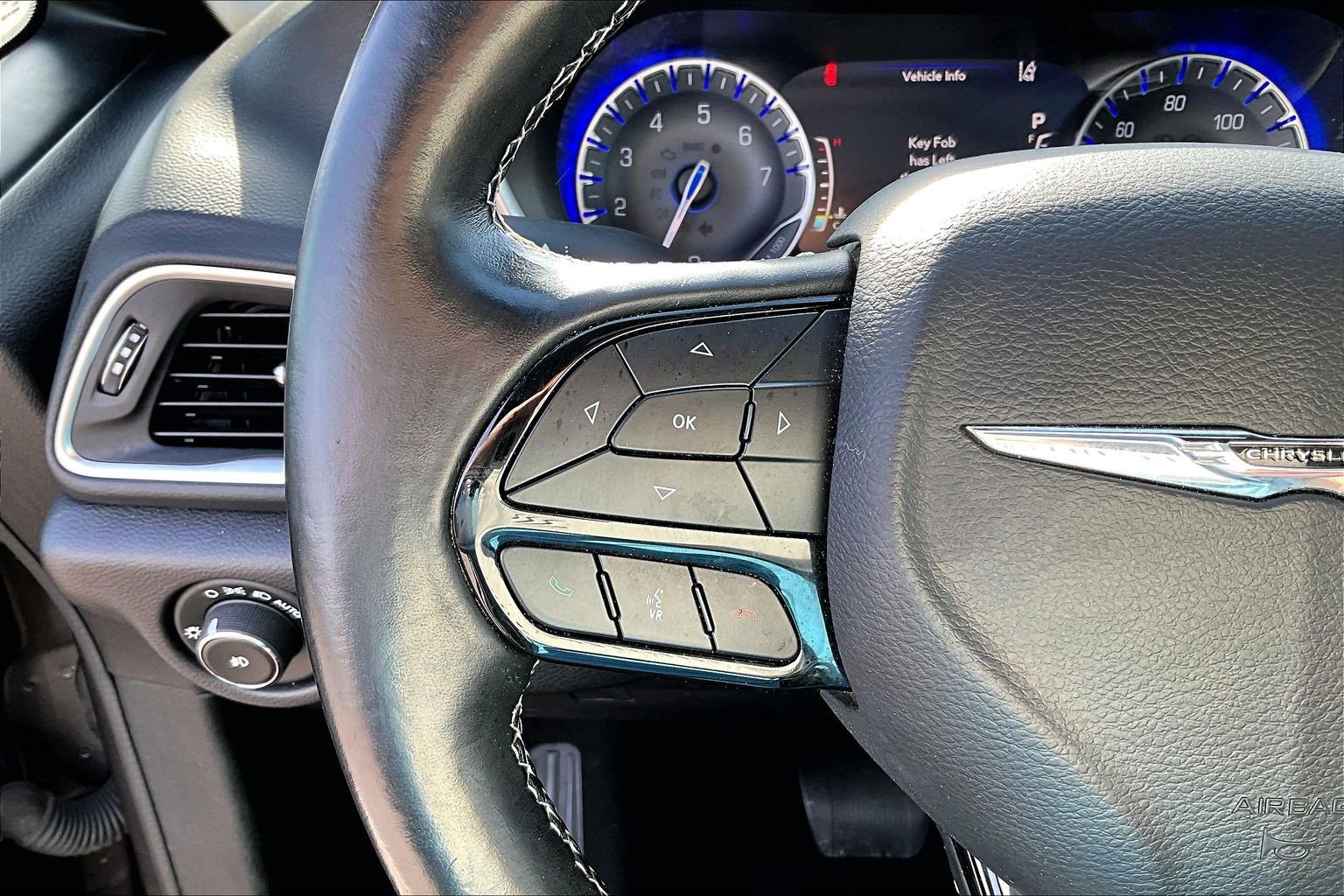 Used 2019 Chrysler Pacifica Touring-L Plus w/ Advanced Safetytec Group FWD image 11