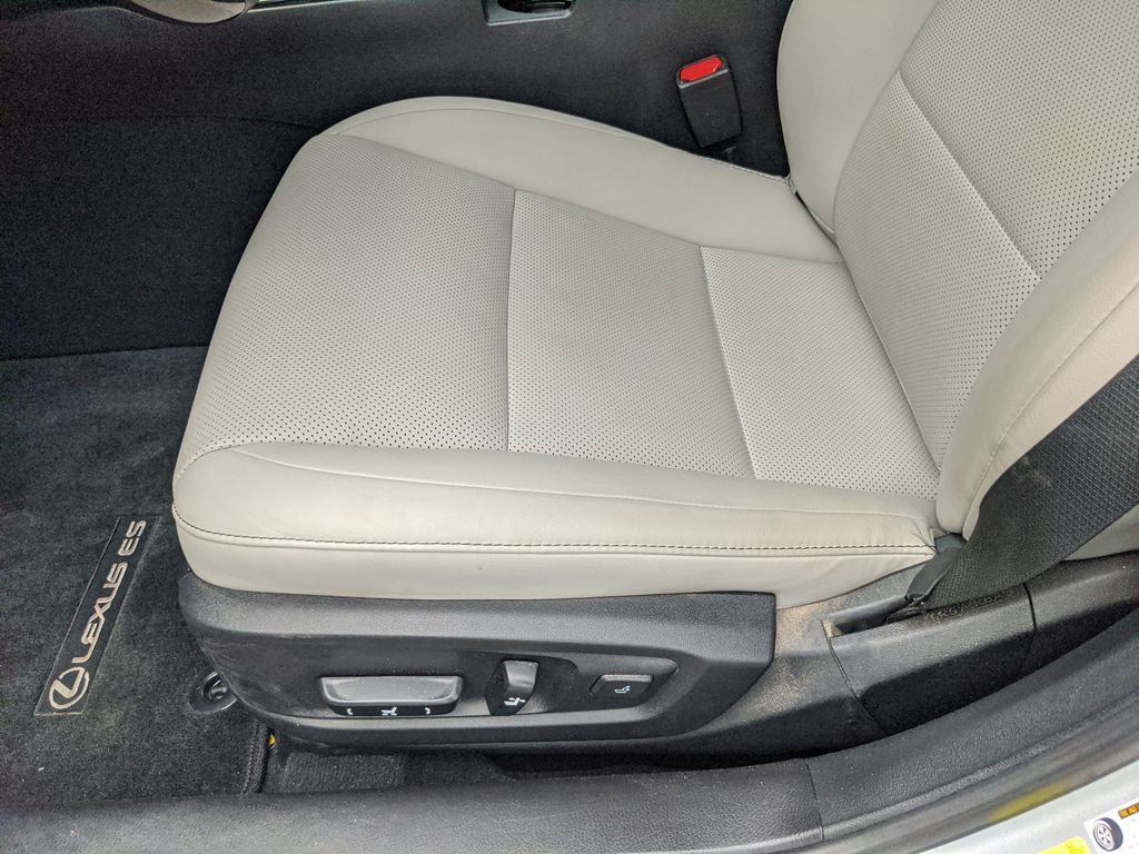 Used 2017 Lexus ES 350 w/ Premium Package FWD image 19
