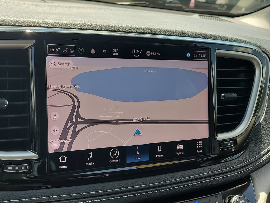 Used 2022 Chrysler Pacifica Touring-L w/ Uconnect Theater Family Group FWD image 22