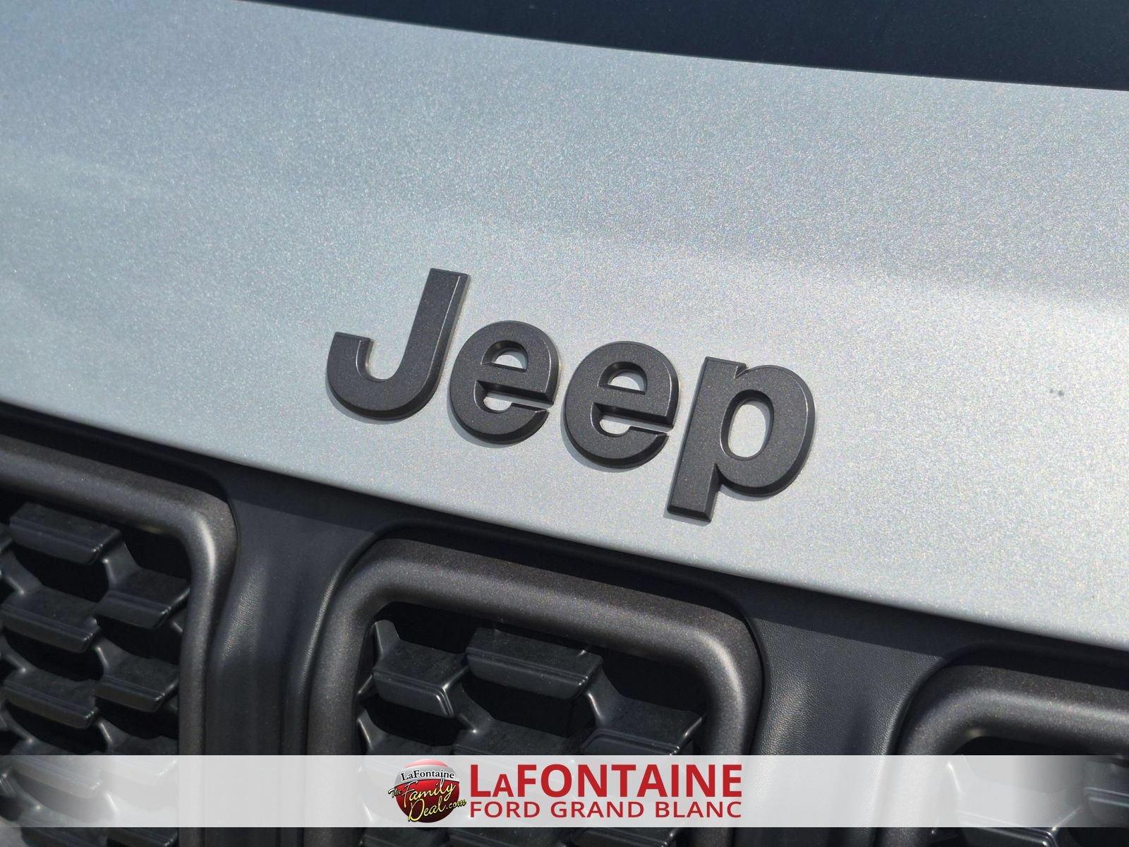 Used 2025 Jeep Compass Trailhawk AWD/4WD image 9