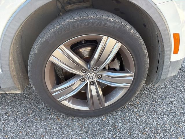 Used 2018 Volkswagen Tiguan SEL Premium image 13