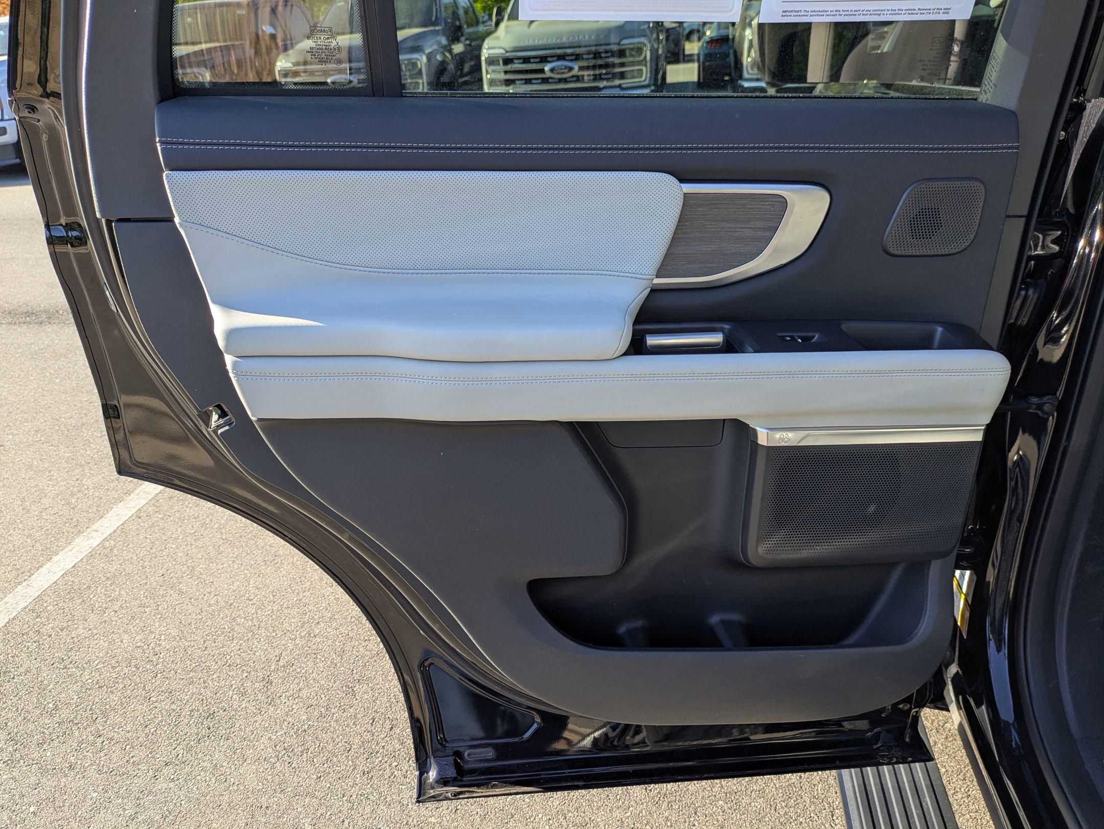 Certified 2025 Ford Expedition Platinum w/ Platinum Ultimate Package AWD/4WD image 28