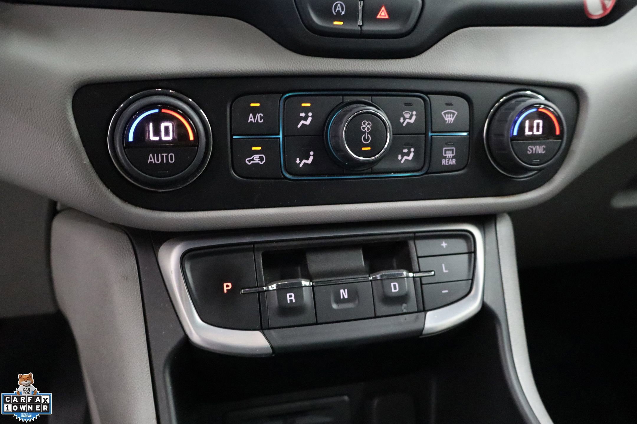 Used 2024 GMC Terrain SLT image 28