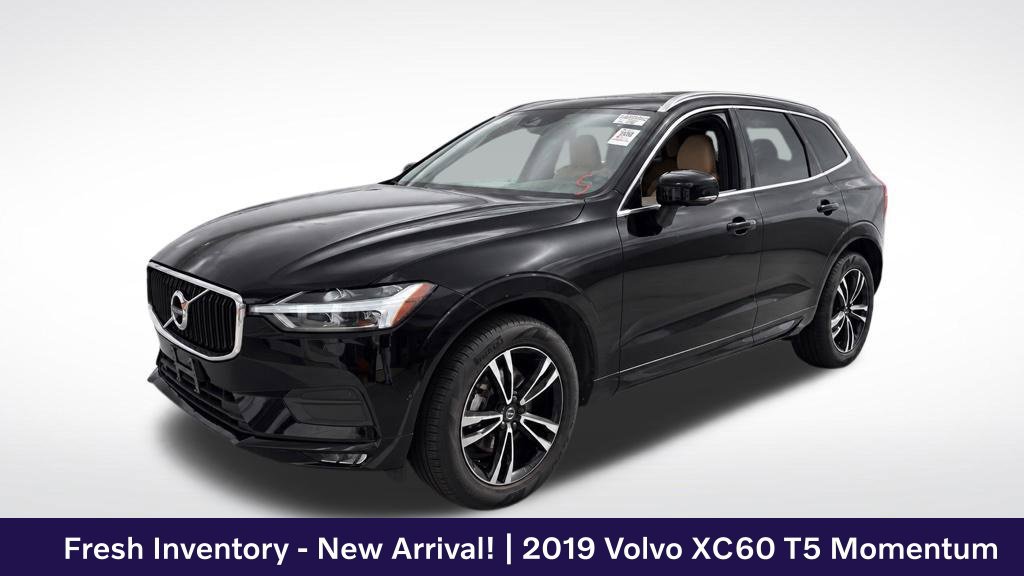 Used 2019 Volvo XC60 T5 Momentum w/ Advanced Package