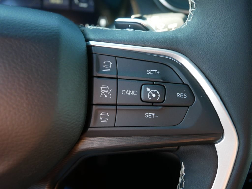 Used 2024 Jeep Grand Cherokee Altitude AWD/4WD image 19