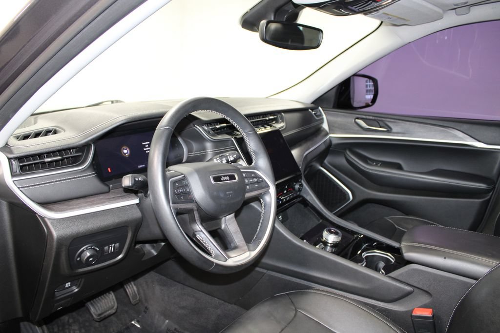 Used 2022 Jeep Grand Cherokee Limited AWD/4WD image 23