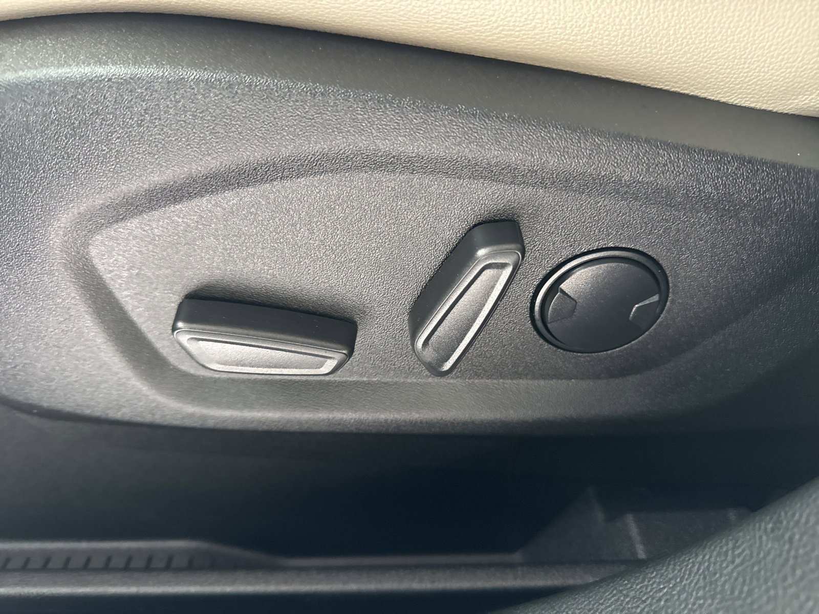 Certified 2024 Ford Edge Titanium w/ Titanium Elite Package image 24