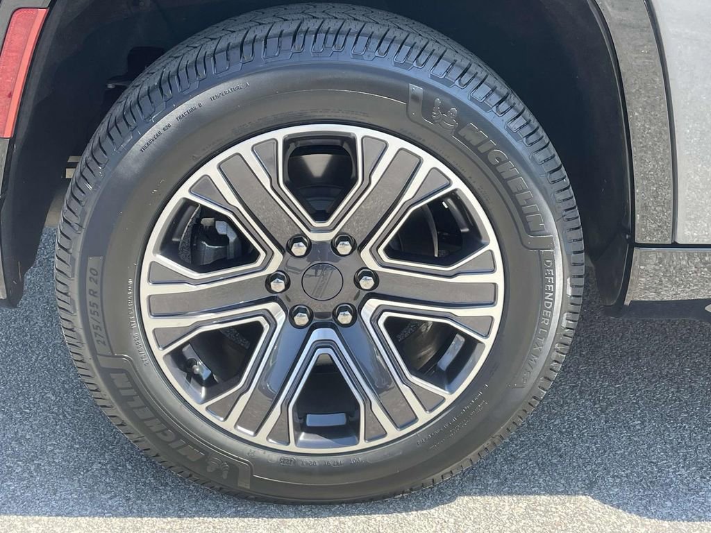 Used 2024 Jeep Wagoneer Series II w/ HD Trailer Tow Package image 7