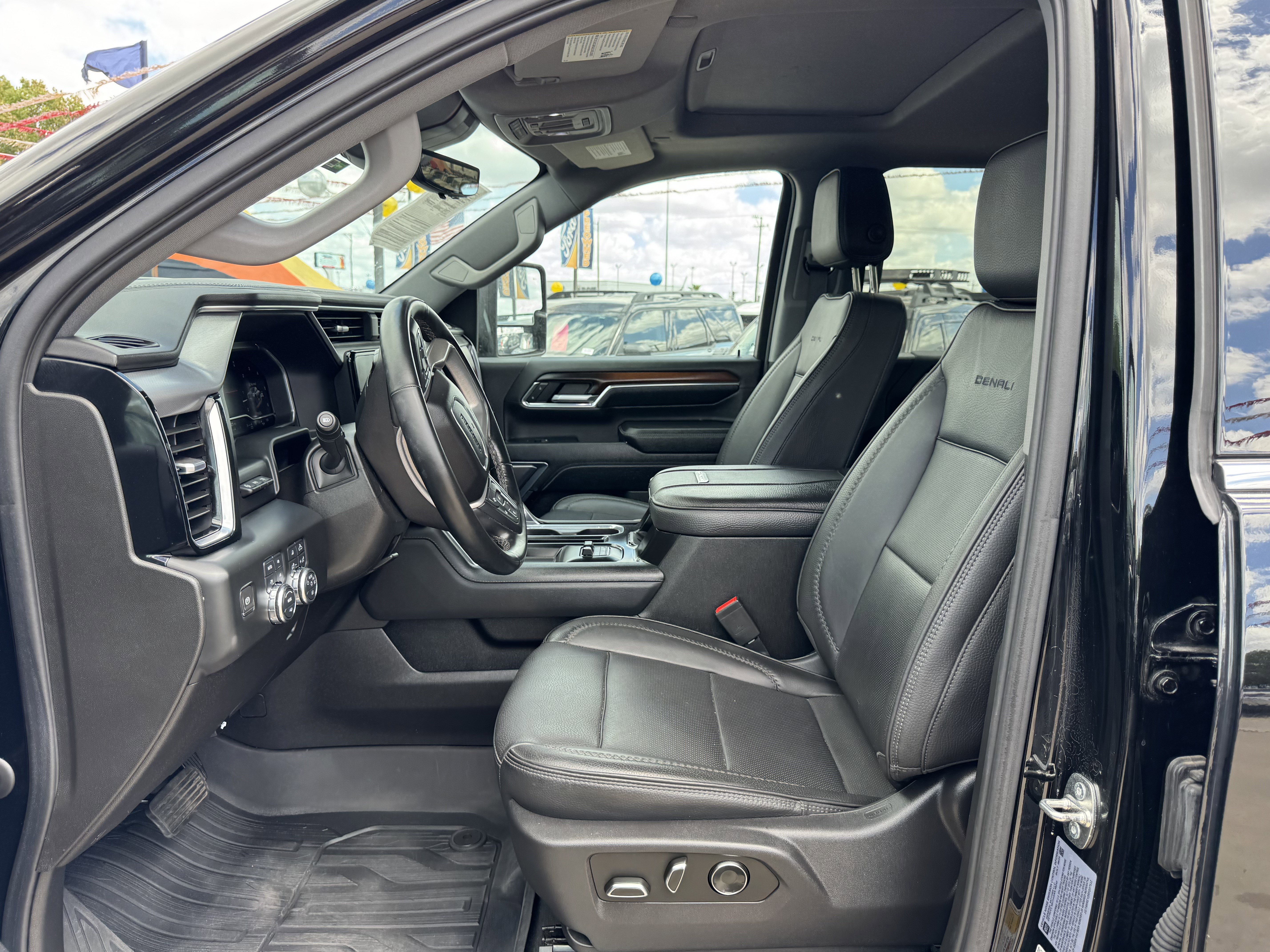 Used 2024 GMC Sierra 2500 Denali w/ Denali Reserve Package image 17