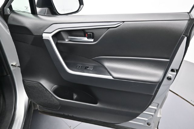 Used 2024 Toyota RAV4 XLE FWD image 30