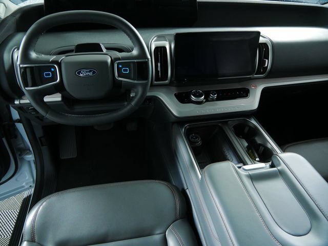 Certified 2025 Ford Expedition Active AWD/4WD image 2
