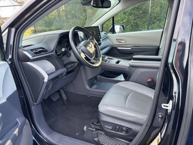 Used 2023 Toyota Sienna XLE image 13