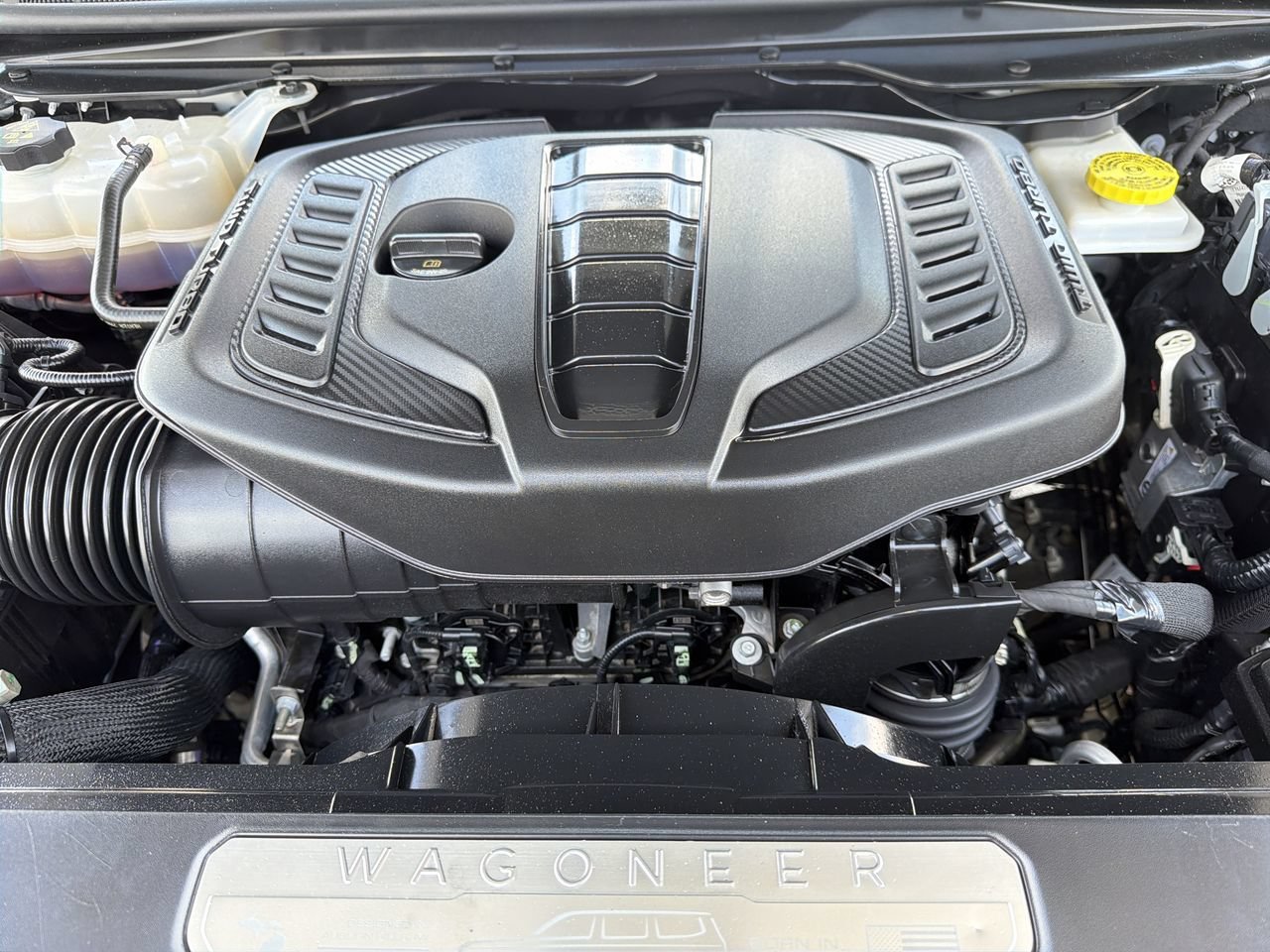 Used 2024 Jeep Wagoneer L Series II RWD image 11