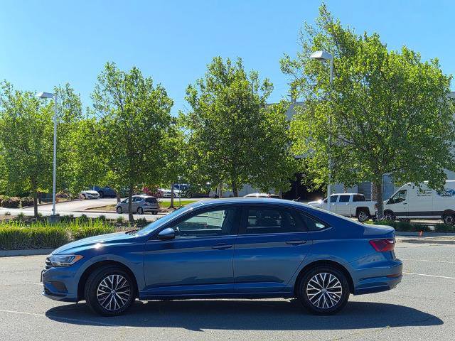 Used 2021 Volkswagen Jetta SE image 2