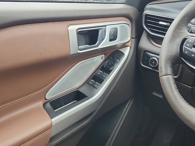 Certified 2024 Ford Explorer King Ranch w/ Technology Package AWD/4WD image 11