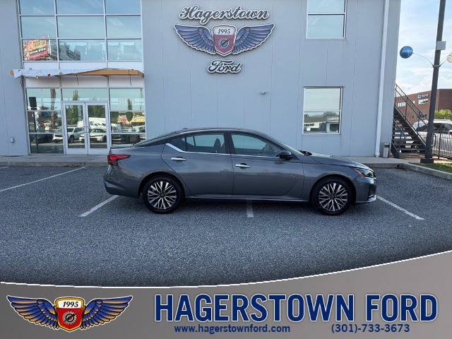 Used 2025 Nissan Altima 2.5 SV FWD image 1