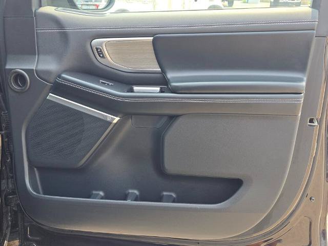 Certified 2025 Ford Expedition Platinum AWD/4WD image 8