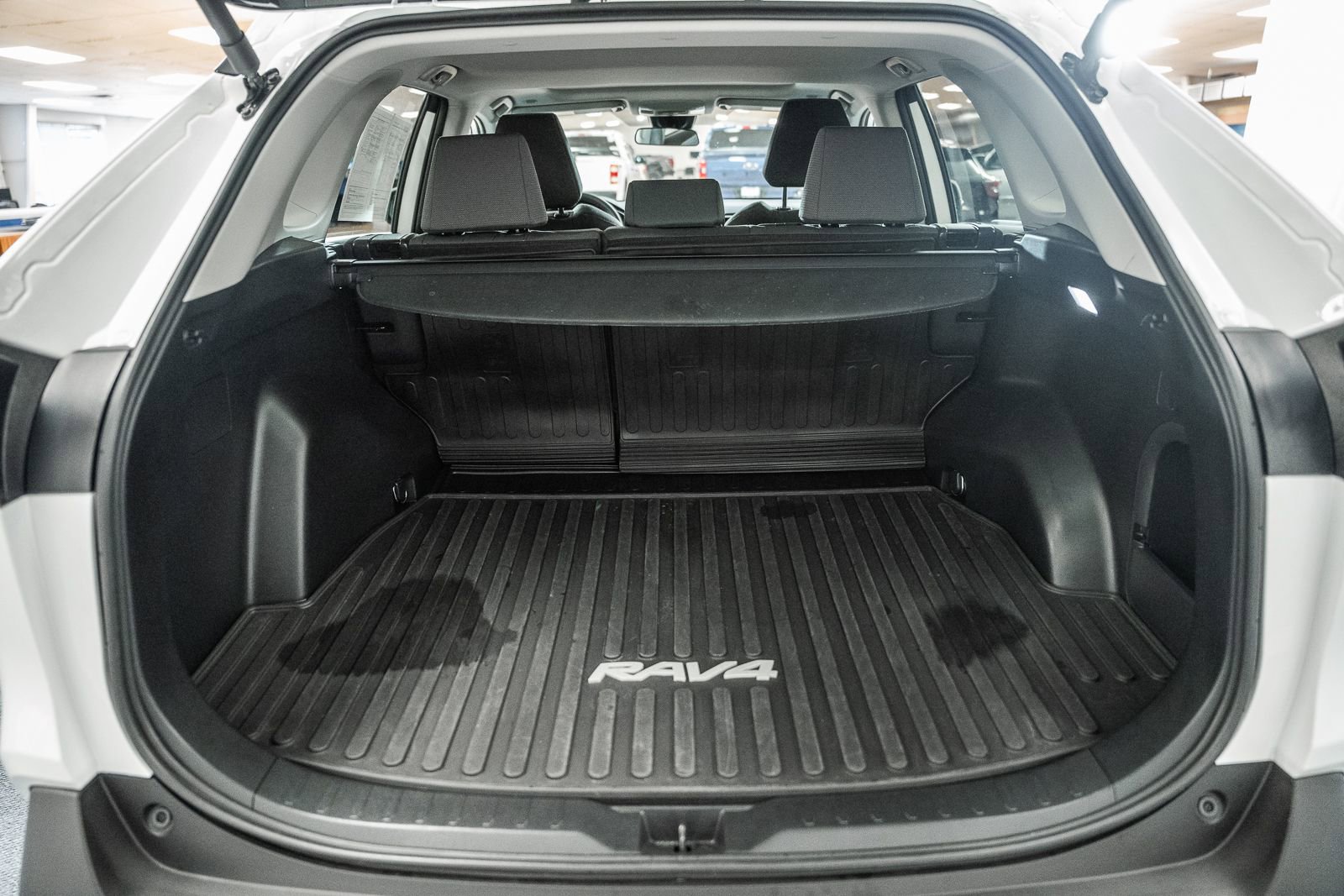 Used 2024 Toyota RAV4 XLE w/ Convenience Package image 11